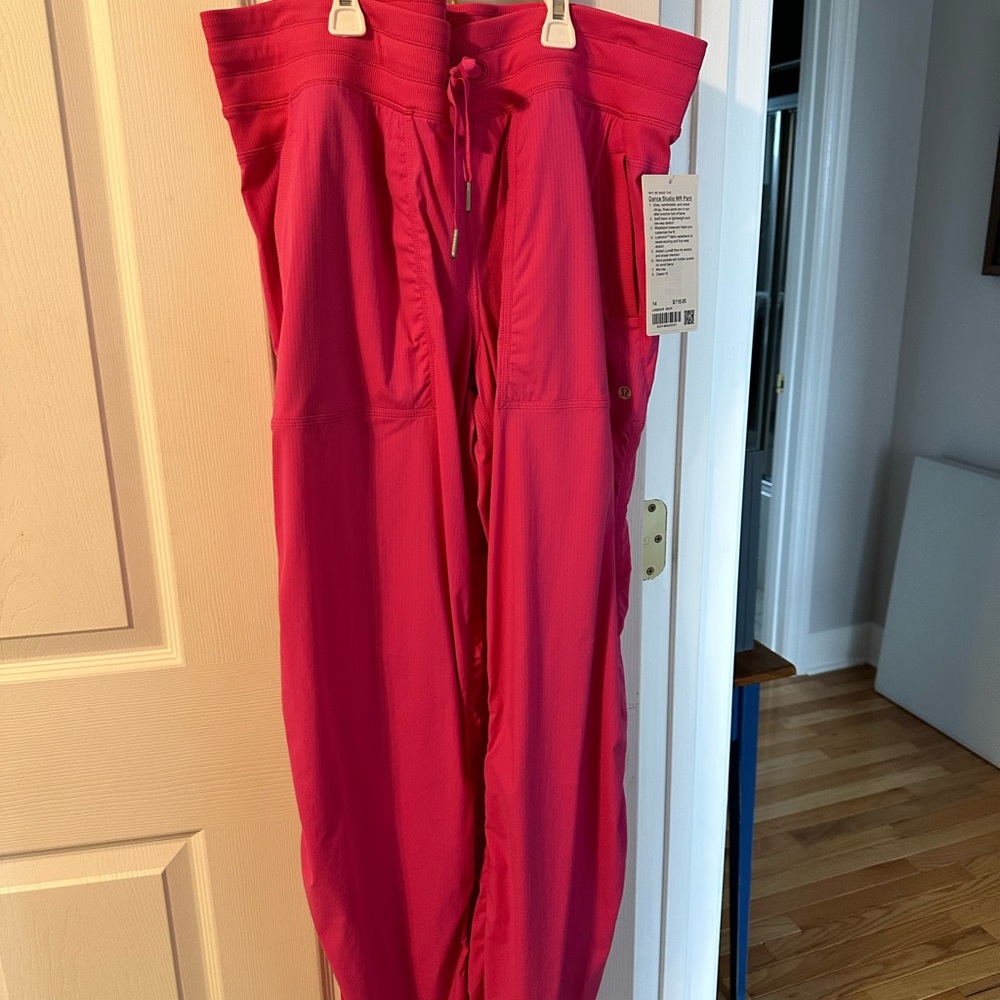Women's Lululemon Pink Pants